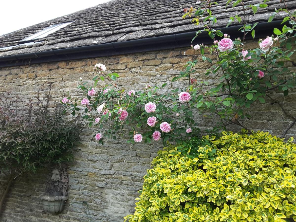 Rose Cottage Shipton Moyne Exterior foto